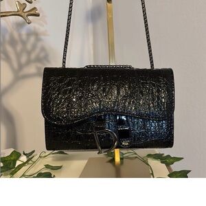 Chic Black Croc-Embossed Shoulder Bag